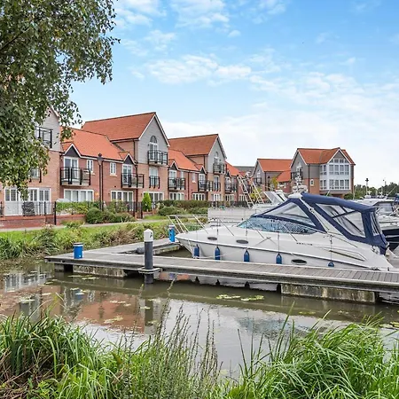 Burton Waters Marina פארק נופש