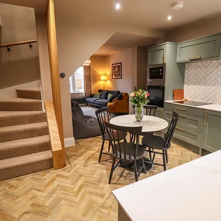 17 Union Road House *