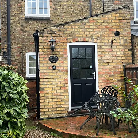 5 Union Road * Lincoln