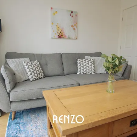 Apartment Sentimental And Homely 3-bed In By Renzo, Amazing Location, Close To Cathedral And Castle!