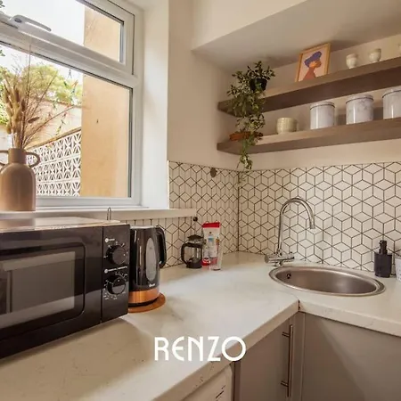 Bright And Warm In By Renzo, Free Wi-fi, Perfect For Staycations! Lincoln