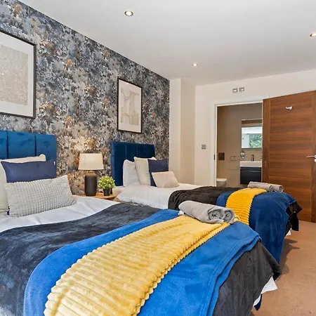 Designer Apt In Central - Sleeps 6