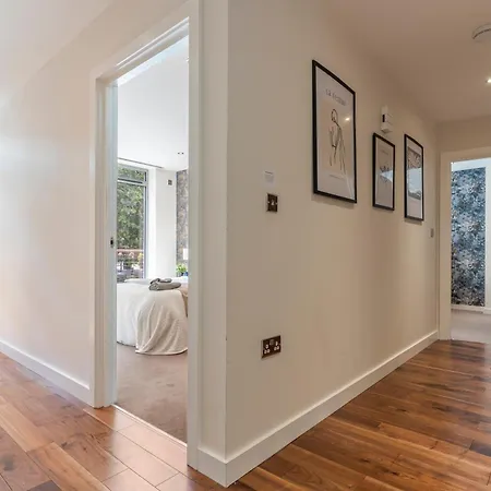Designer Apt In Central - Sleeps 6