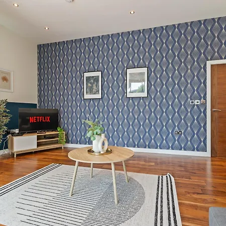 Apartment Designer Apt In Central - Sleeps 6 *