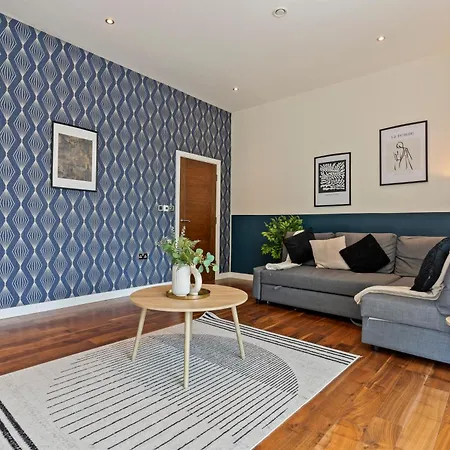 Designer Apt In Central - Sleeps 6 Apartment *