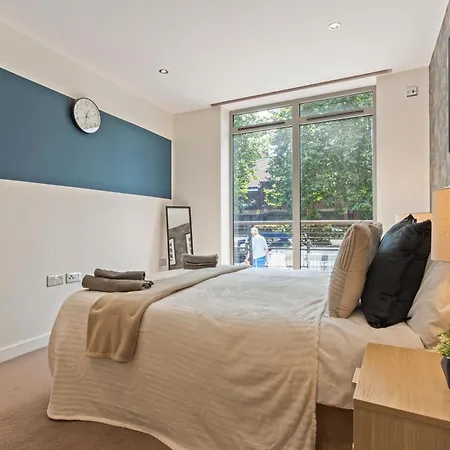 Designer Apt In Central - Sleeps 6 Apartment *