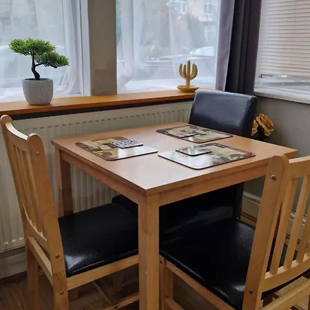 Spacious 1 Bedroom Lincoln City Centre Amenities, Free Parking Daire *