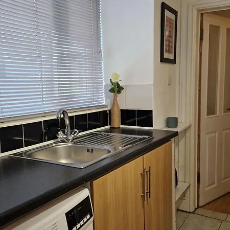 Spacious 1 Bedroom Lincoln City Centre Amenities, Free Parking *