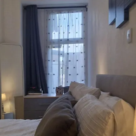 Spacious 1 Bedroom Lincoln City Centre Amenities, Free Parking * Lincoln