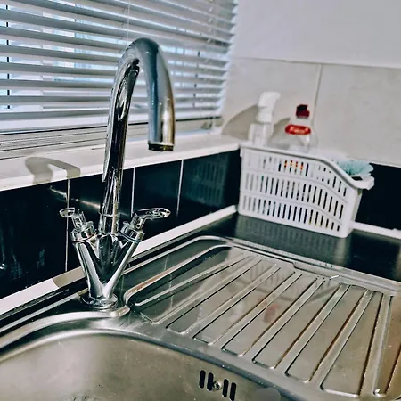 Spacious 1 Bedroom Lincoln City Centre Amenities, Free Parking *