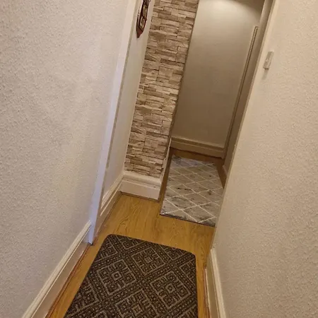Spacious 1 Bedroom Lincoln City Centre Amenities, Free Parking Daire