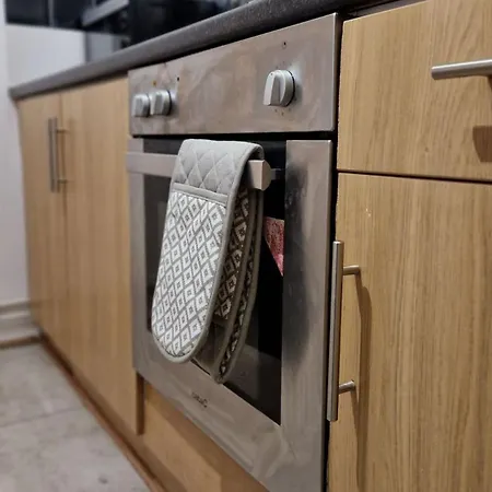 Spacious 1 Bedroom Lincoln City Centre Amenities, Free Parking Daire *