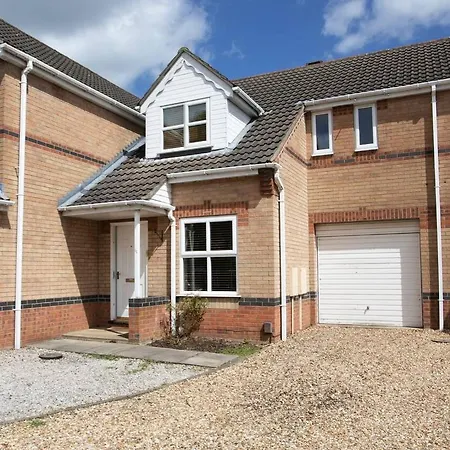 Modern 3 Bed - - Parking Holiday home *