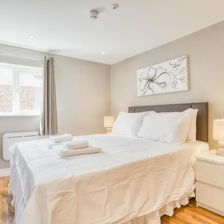 Spacious Center 2 Bed Free Wifi * Lincoln