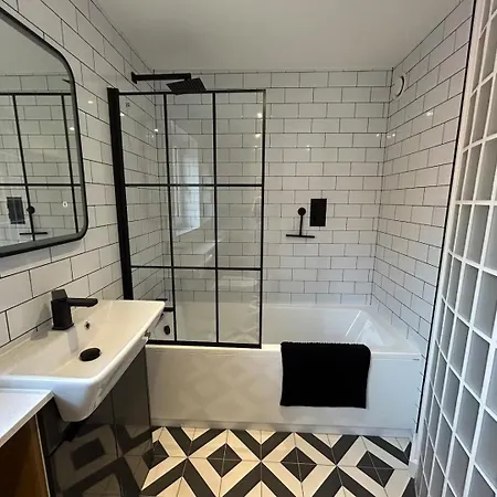 Holiday home 2-bedroom Modern In Historic *