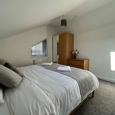2-bedroom Modern In Historic *