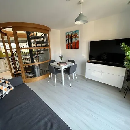 2-bedroom Modern In Historic Lincoln