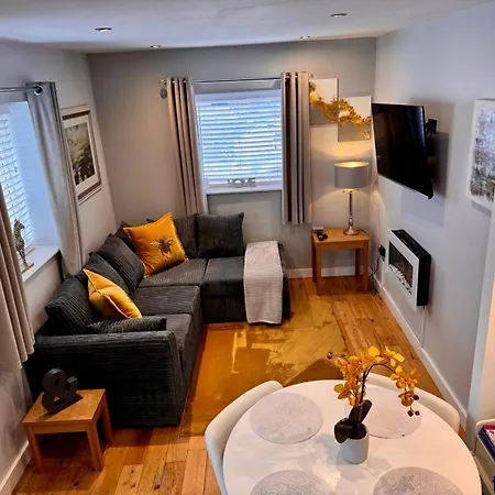 Detached One Bedroom House Near To Castle And Cathedral 펜션 *