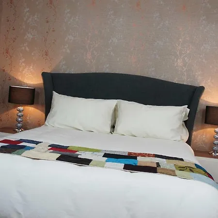 The Bronze Pig Hotel 3*