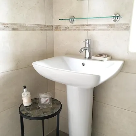 Bridleway Bed & Breakfast 4*