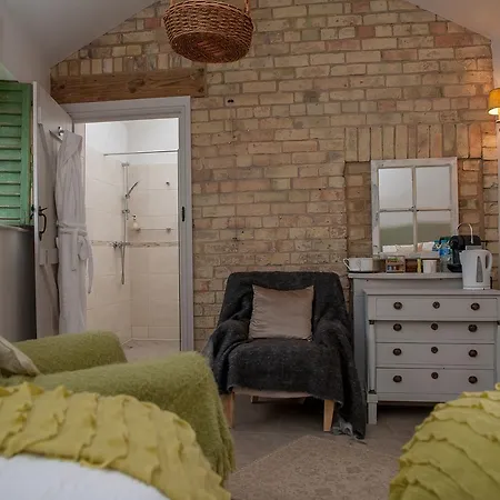 Bridleway Bed & Breakfast 4*