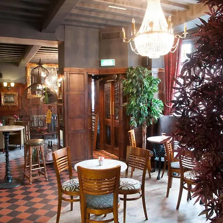 Hotel Huckleberrys Bar And Grill 3*