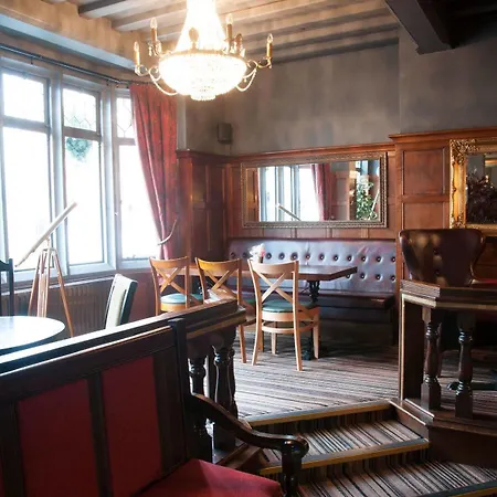 Huckleberrys Bar And Grill Hotel 3*