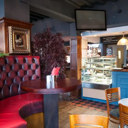 Huckleberrys Bar And Grill Lincoln