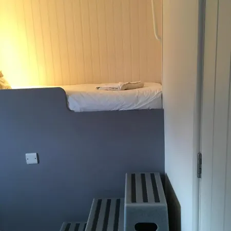Newport 招待所 5*