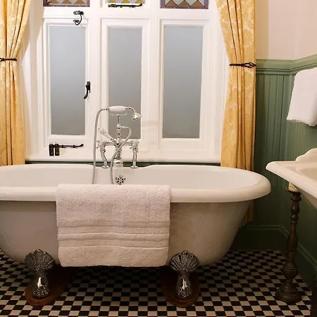 Little Redlands 5* Lincoln